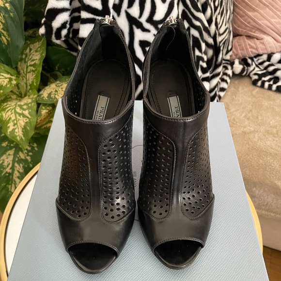 Prada low ankle open toe pumps - Picture 6 of 11